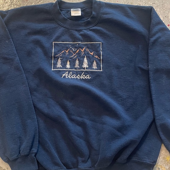 Gildan Other - Gildan Navy Blue Alaska Crewneck Sweater